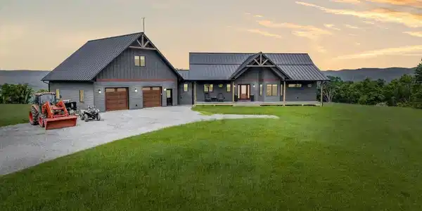 699 Hendrickson RD