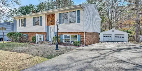 2722 Tanglewood DR