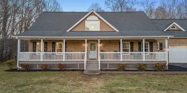447 WOODS EDGE DR