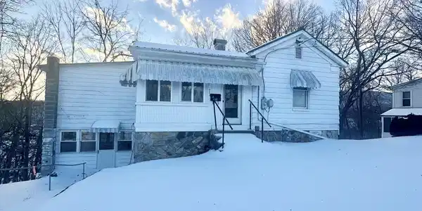 921 Kensington AVE
