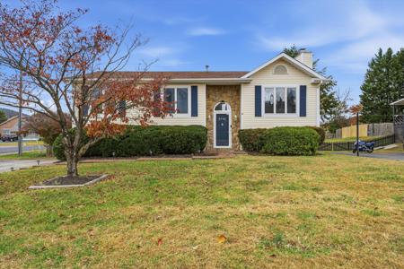 3702 Glade Hill CIR