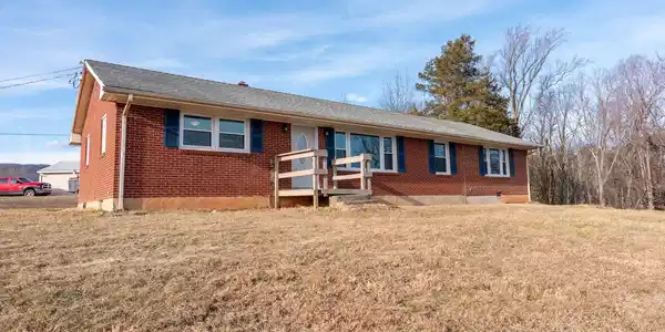 1079 Mountain Valley RD