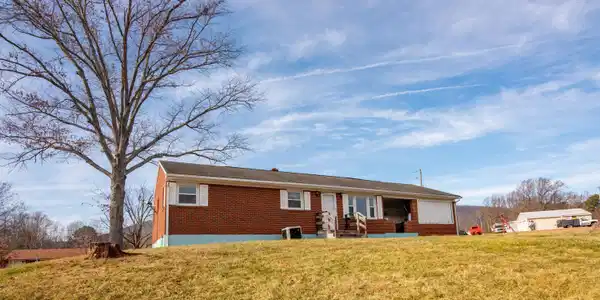 1065 Mountain Valley RD