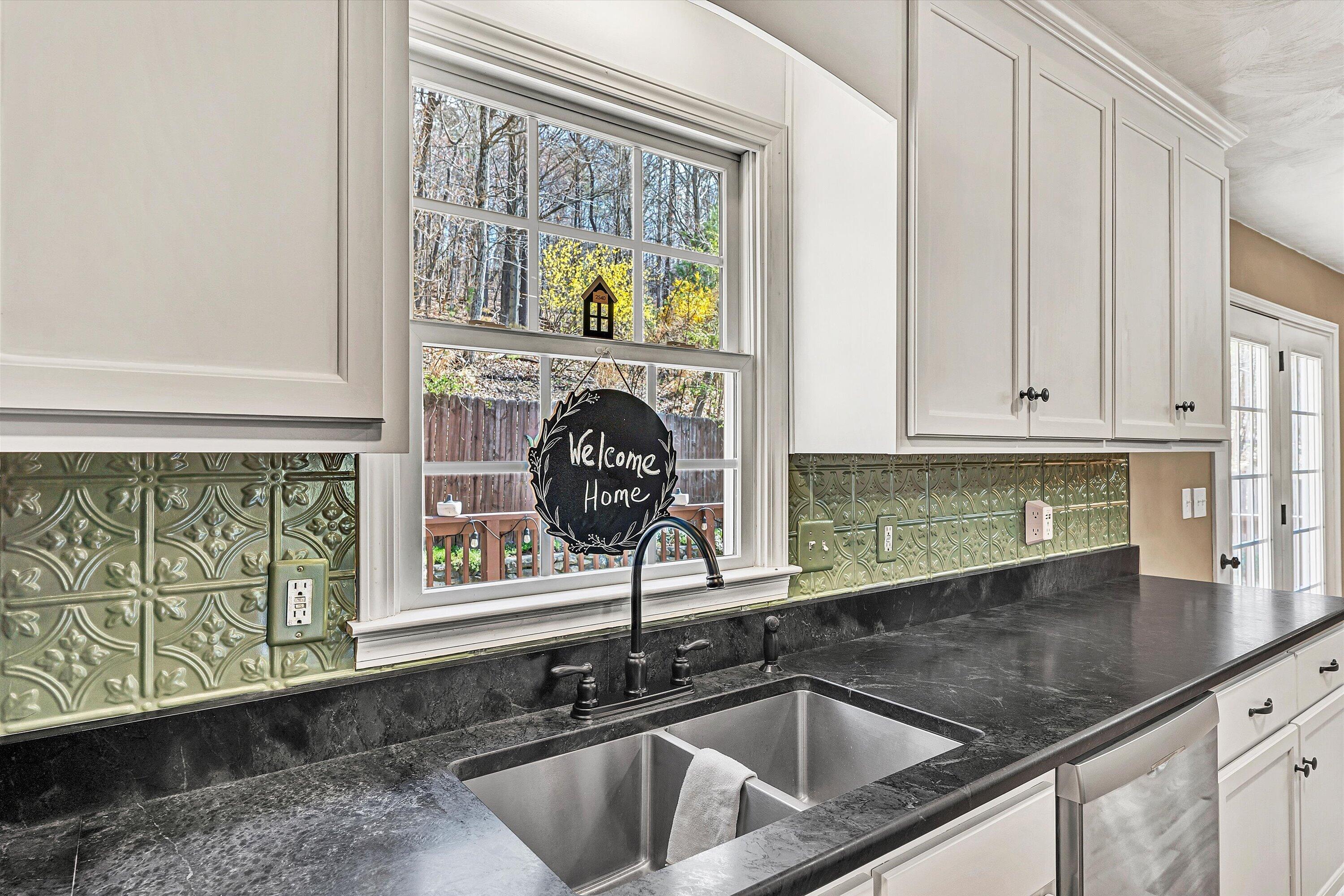 Image 3: Kitchen