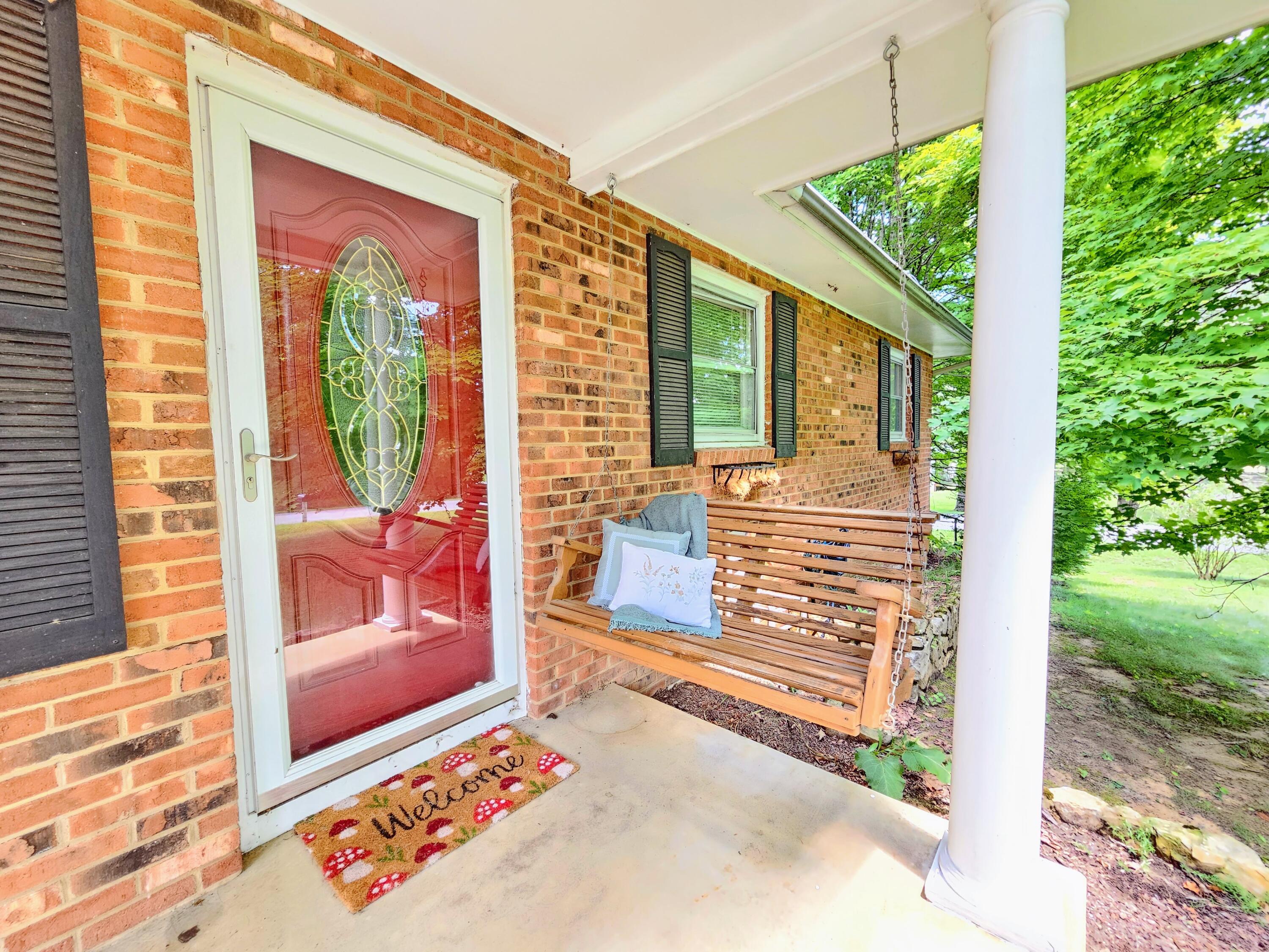 Image 3: 175 Maple Ave. New Castle, VA