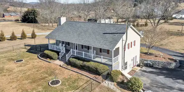 1160 Sandy Level RD