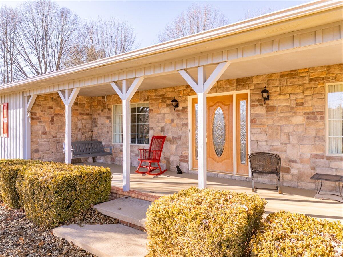 Image 4: 19-283 Orchard exterior 19