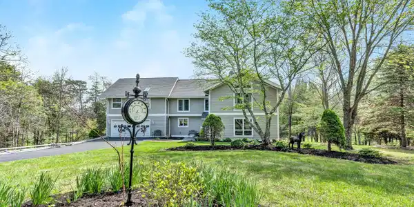 145 W Arrowhead CT