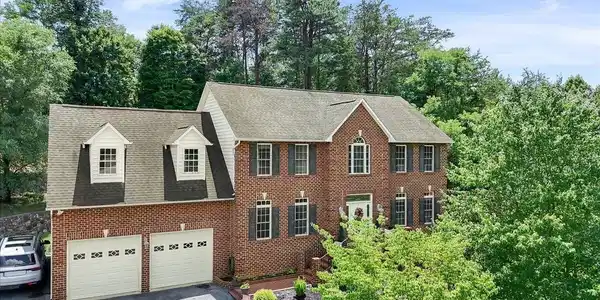 Image 2: 02-5306 Dresden Cir-2