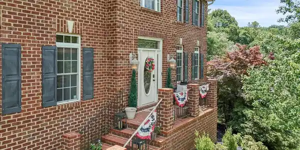 Image 4: 04-5306 Dresden Cir-4