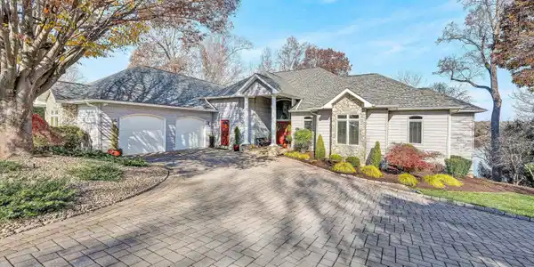 695 Fox Chase RD
