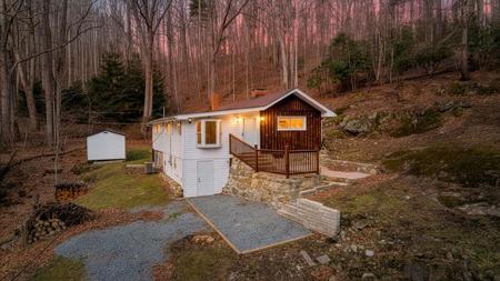 1203 Bottom Creek LN