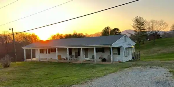 714 Farmer LN