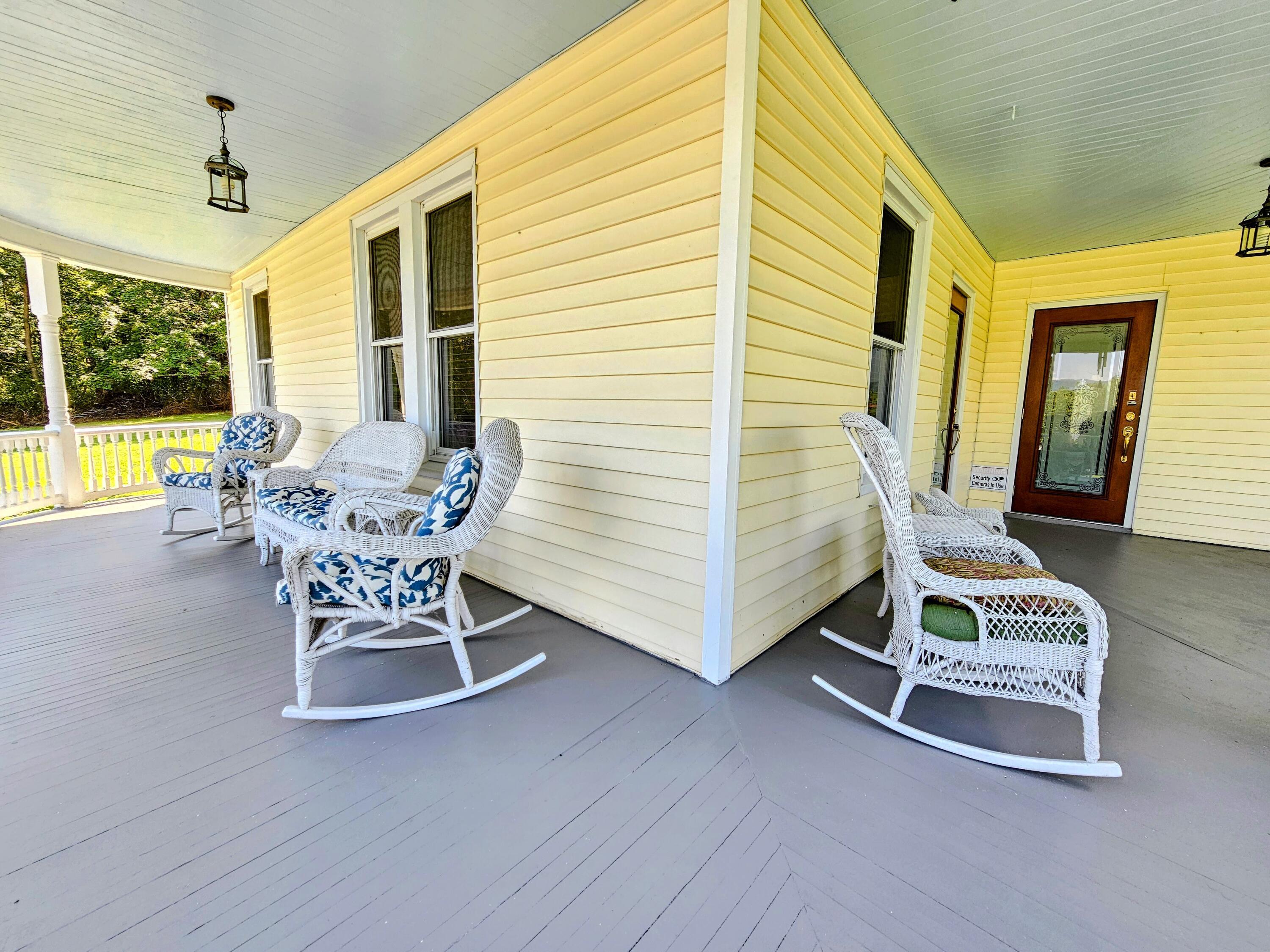 Image 4: beautiful covered front porch