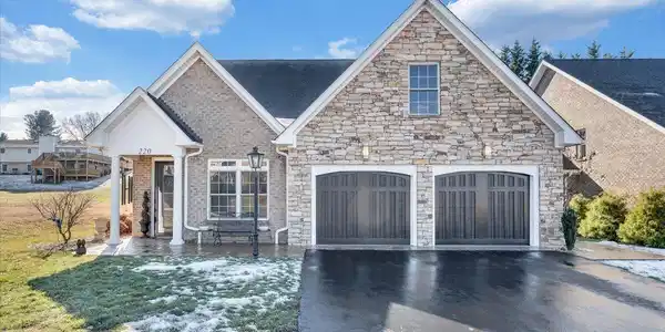 220 Stonecreek WAY