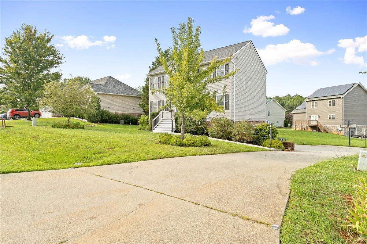 Image 3: 03-636 Russell Springs Dr_03