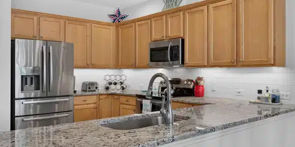 Image 4: Kitchen