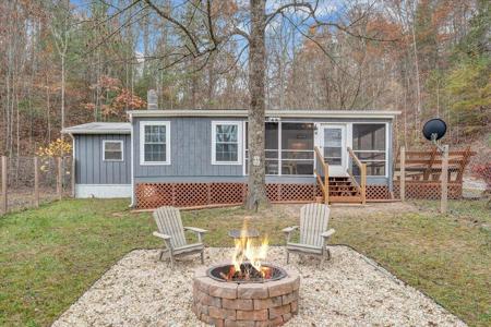 49 Maple Tree LN
