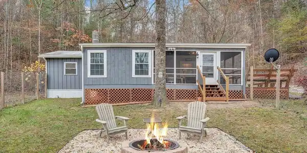 49 Maple Tree LN