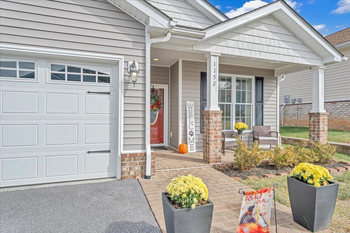 Image 2: 02-MIB07821