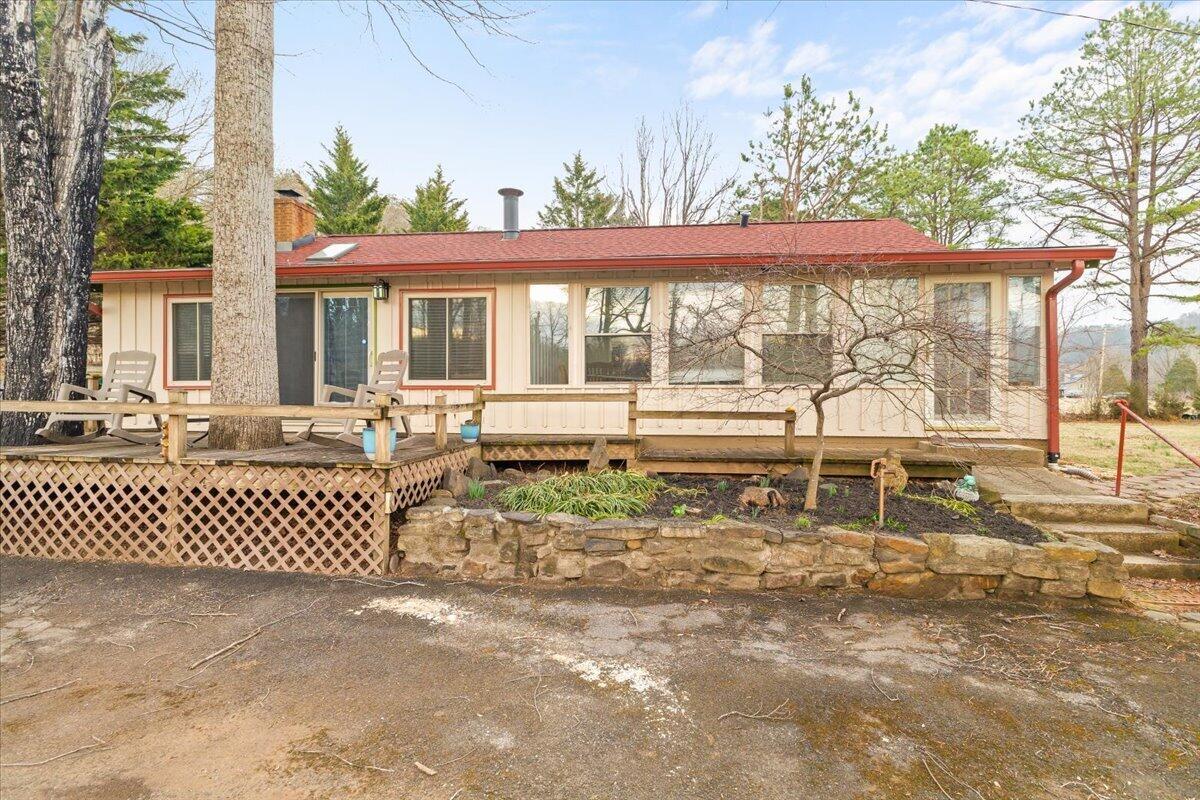 Image 1: 04-6742 Upper Craigs Creek Rd 04