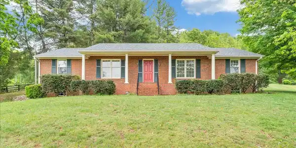 9590 Lee Hwy