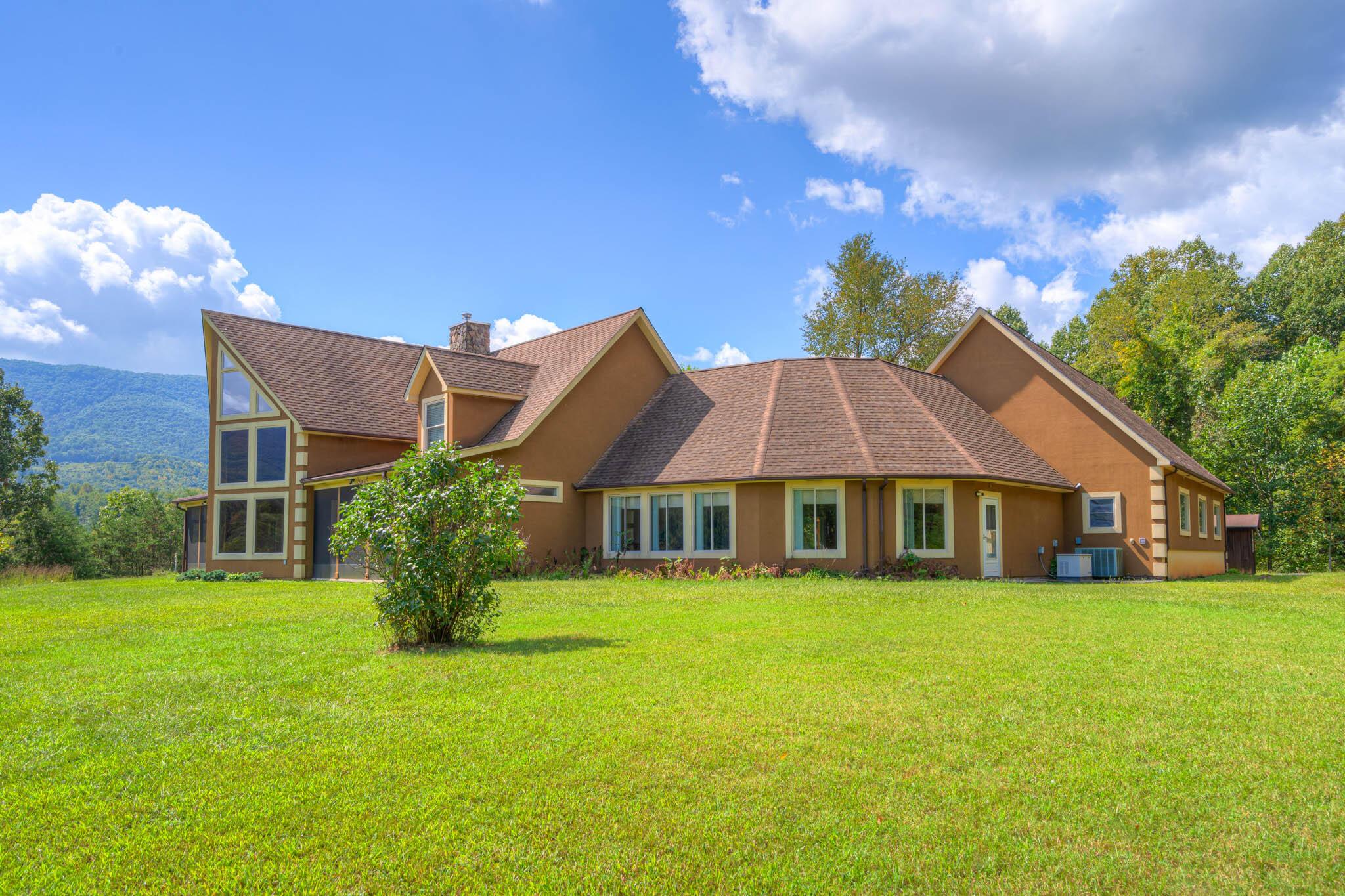 Image 4: 2 1782_Wolf_Creek_Web-10