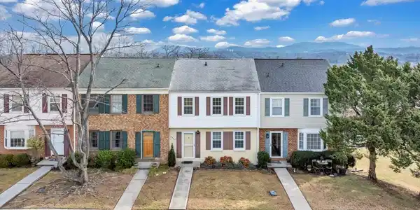 4538 Andover CT