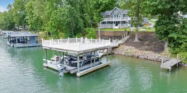 244 Cove RD