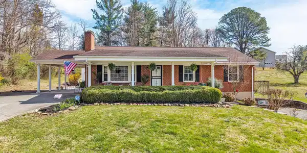 40 Fairfield LN