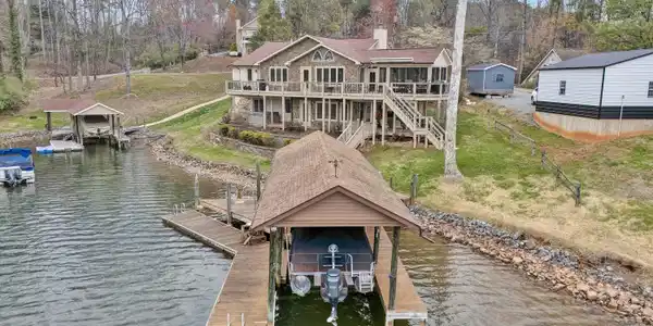 56 Brookside LN