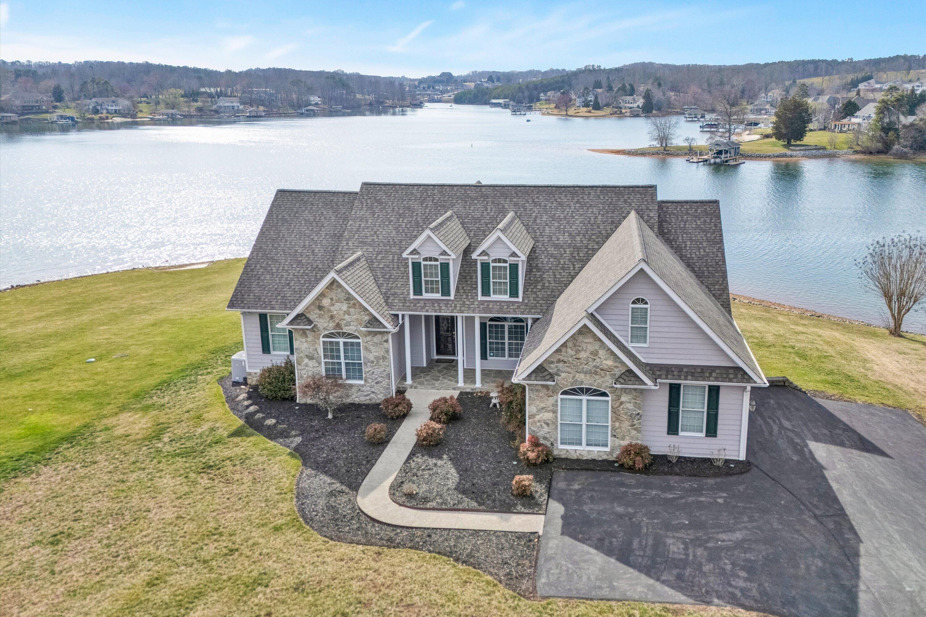 Image 1: Quality Built Lake Home