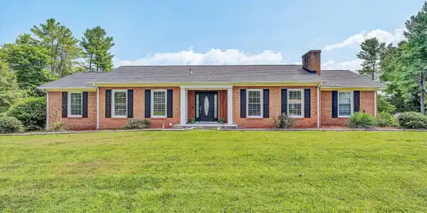 400 Redwood RD