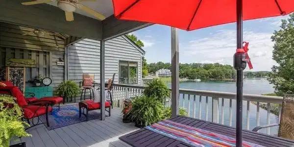 27 Peninsula Point DR