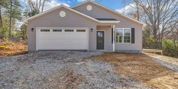 390 Gravel Hill RD