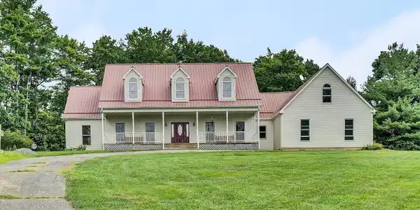 835 CLAYBANKS DR