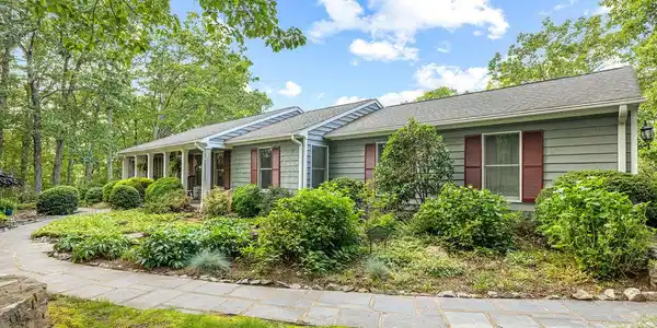420 Cresthill RD