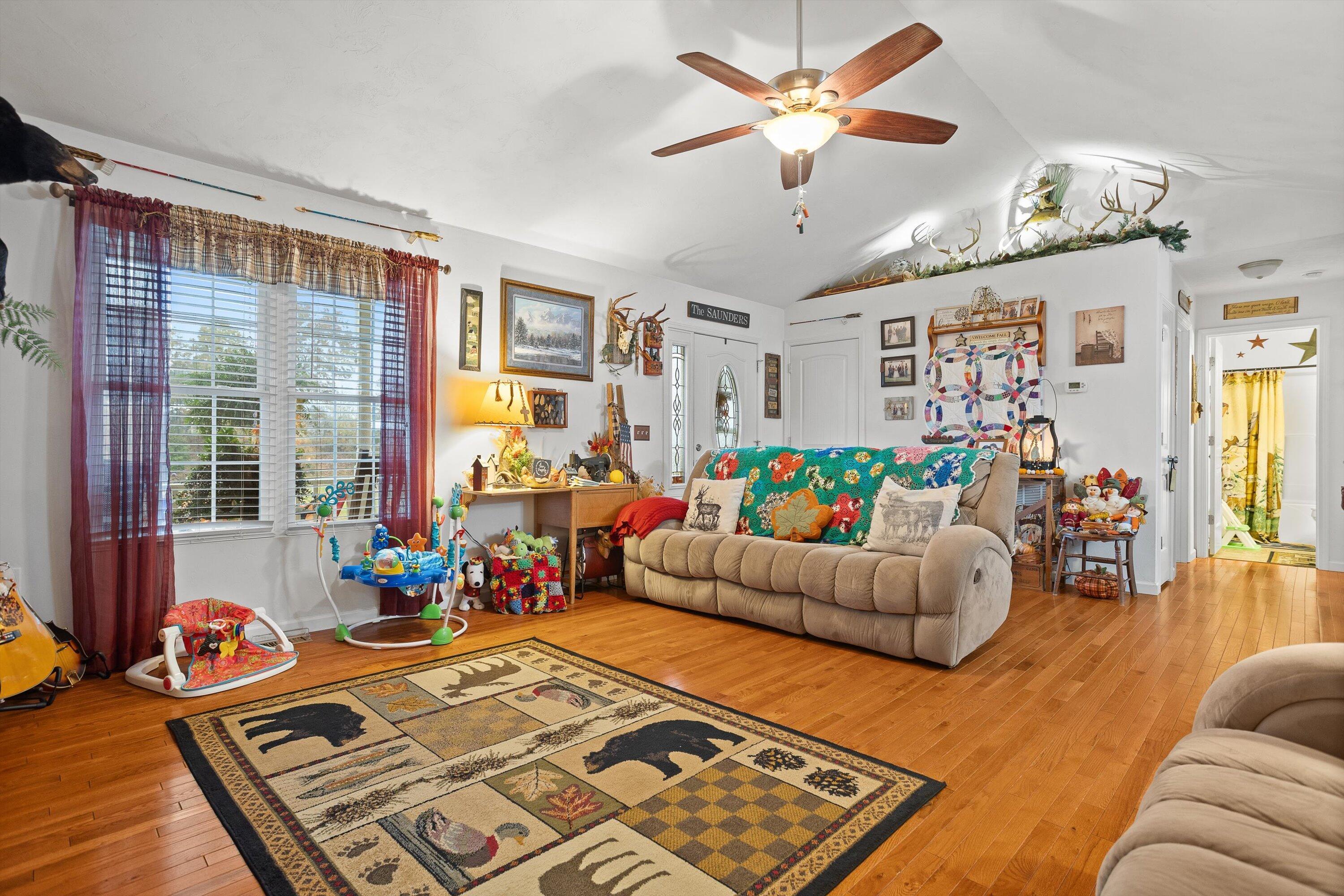 Image 4: 02-4348 Stewartsville Rd_10