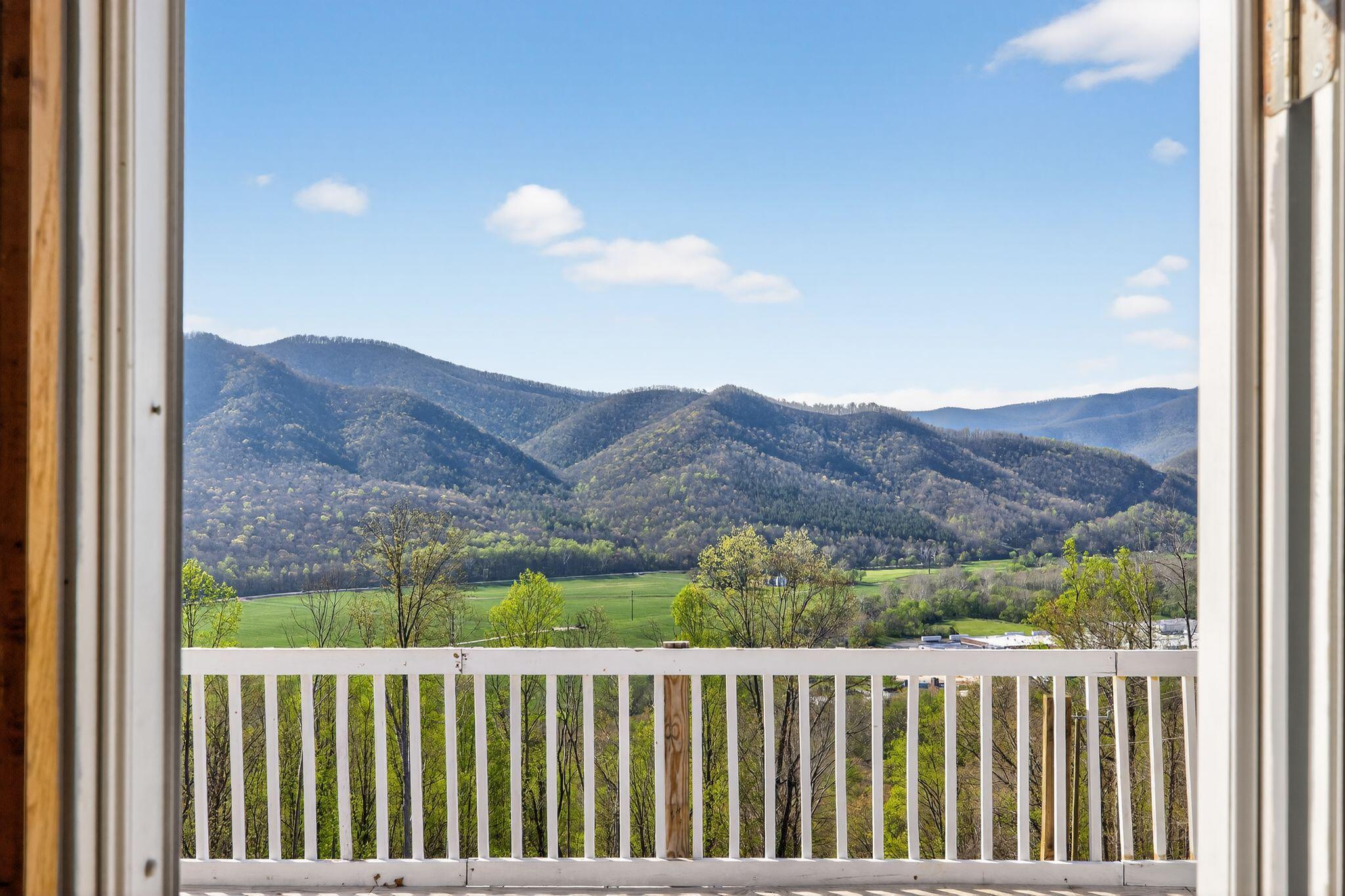Image 2: 10_355_Clan_Alpine_Way_Glasgow_VA_24555_