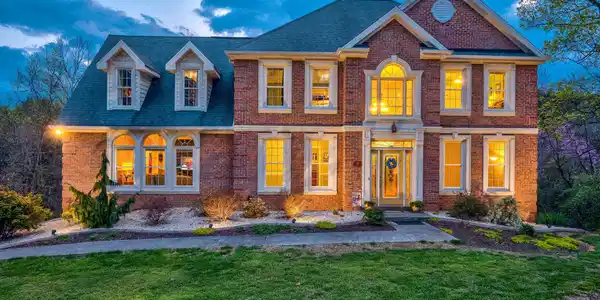 699 Twin Oak DR