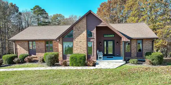 277 Carriage LN