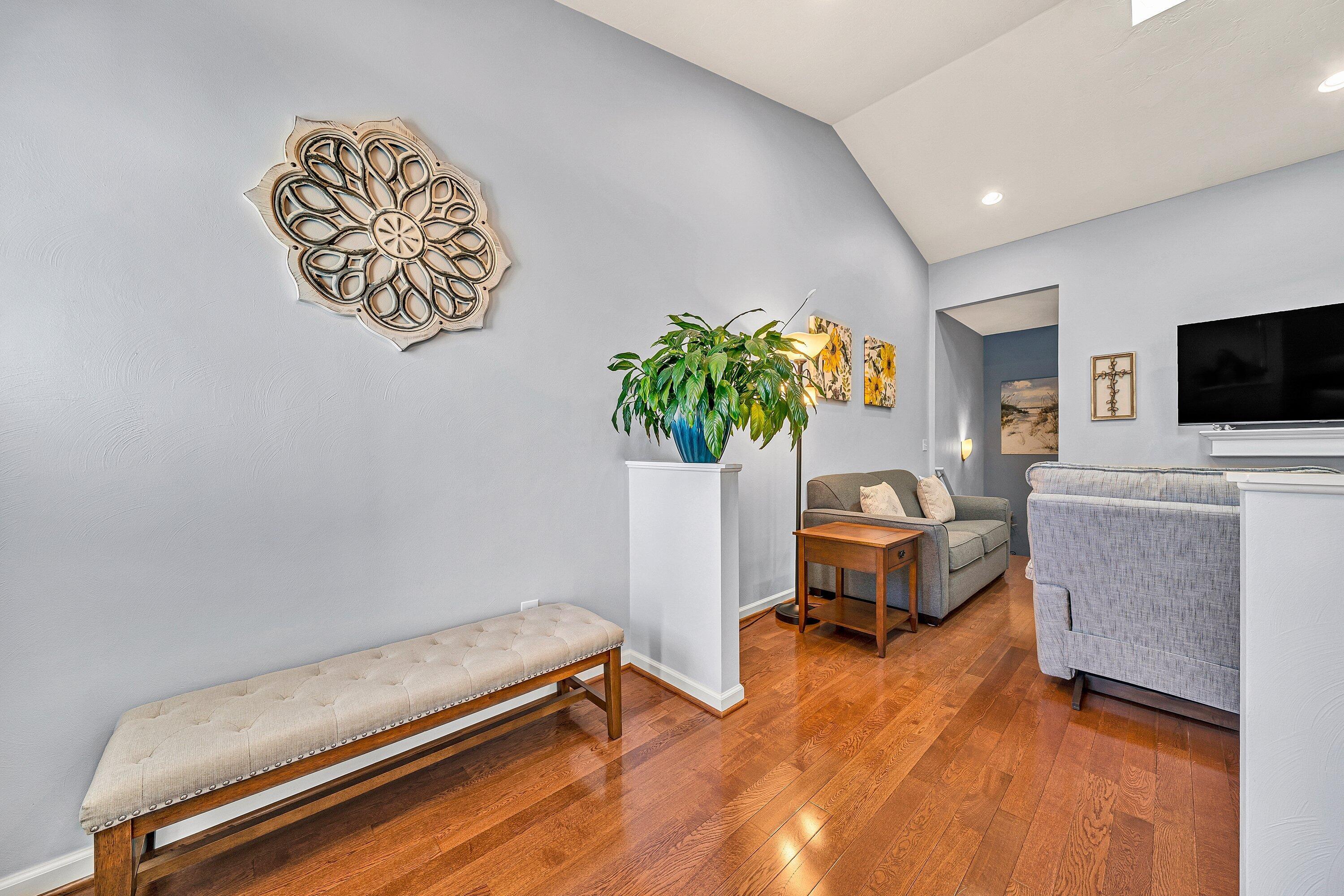 Image 4: Stonelyn entry furnished 2