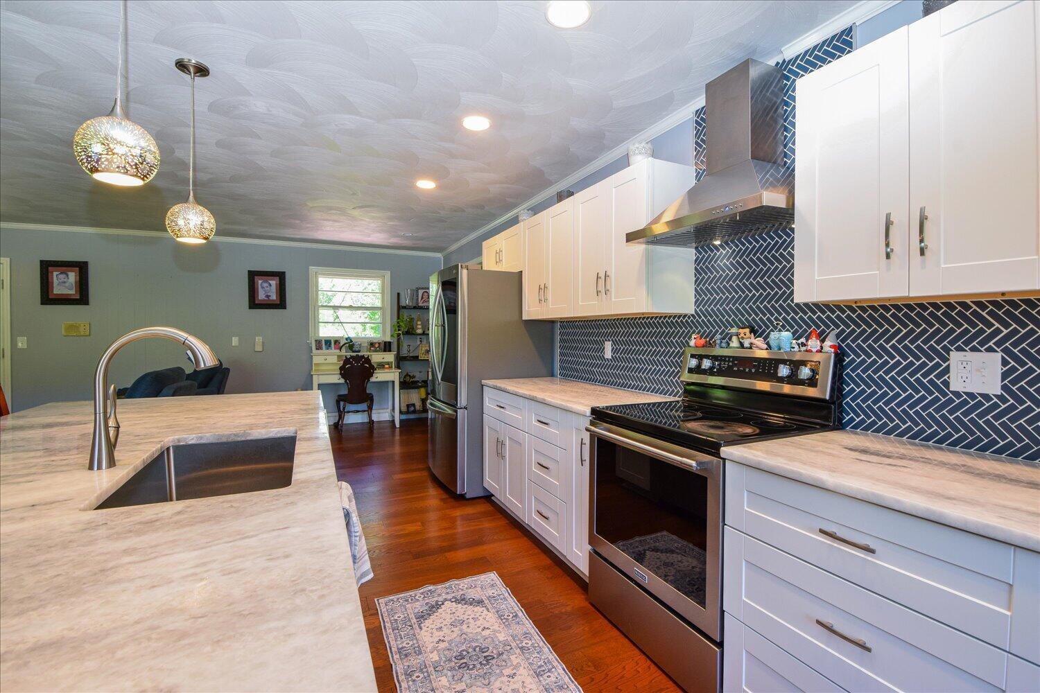 Image 2: 11-8029 Hilltop-11
