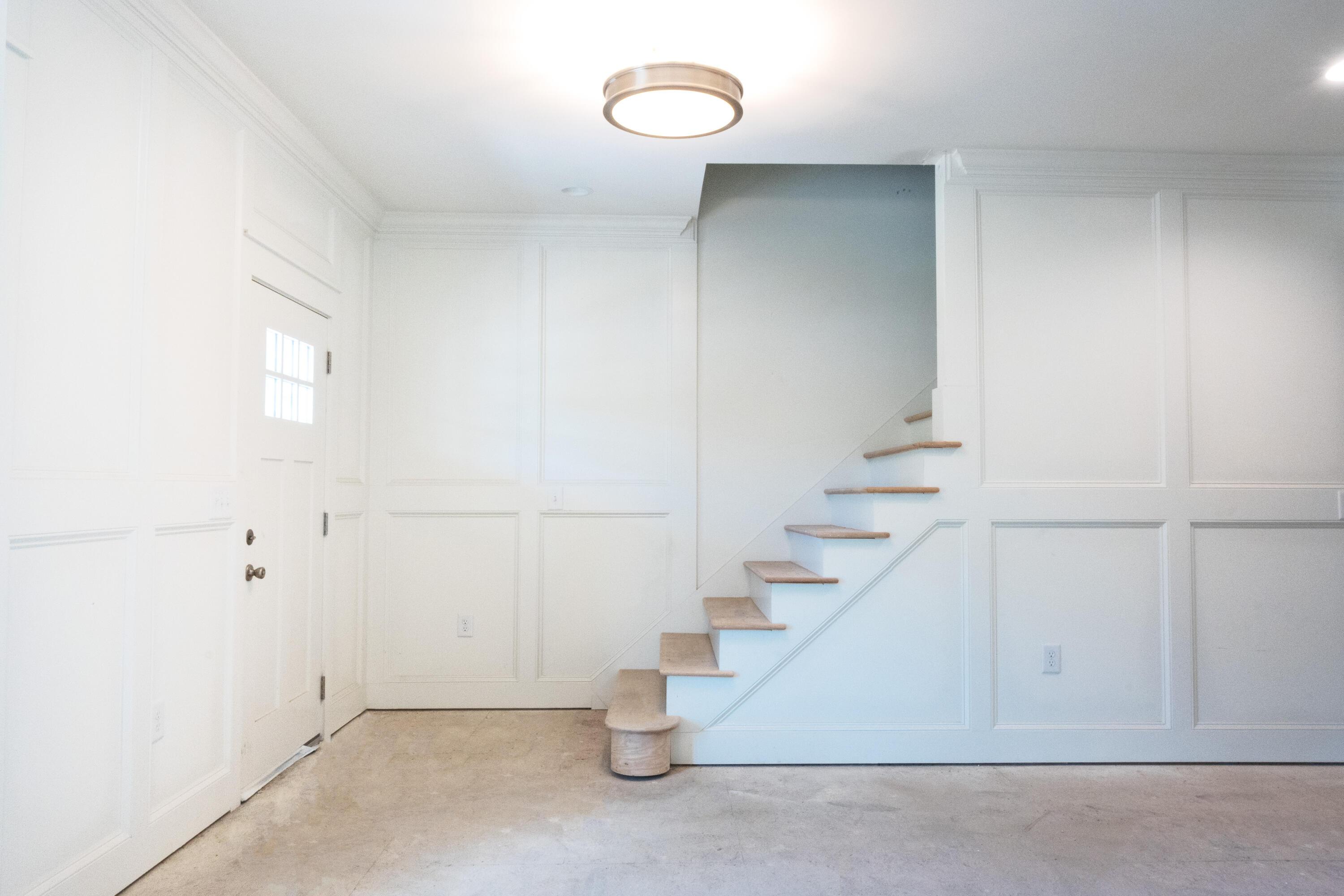 Image 2: 01 Foyer