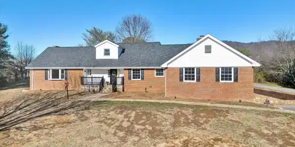 341 Stonebridge DR