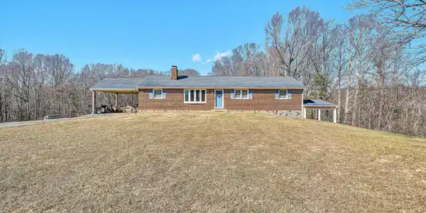 1075 Breezy Hill RD