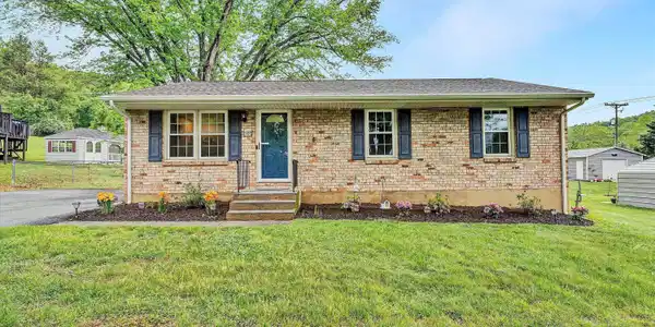 52 Hillview DR