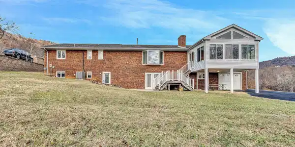 3918 Poplar Grove DR