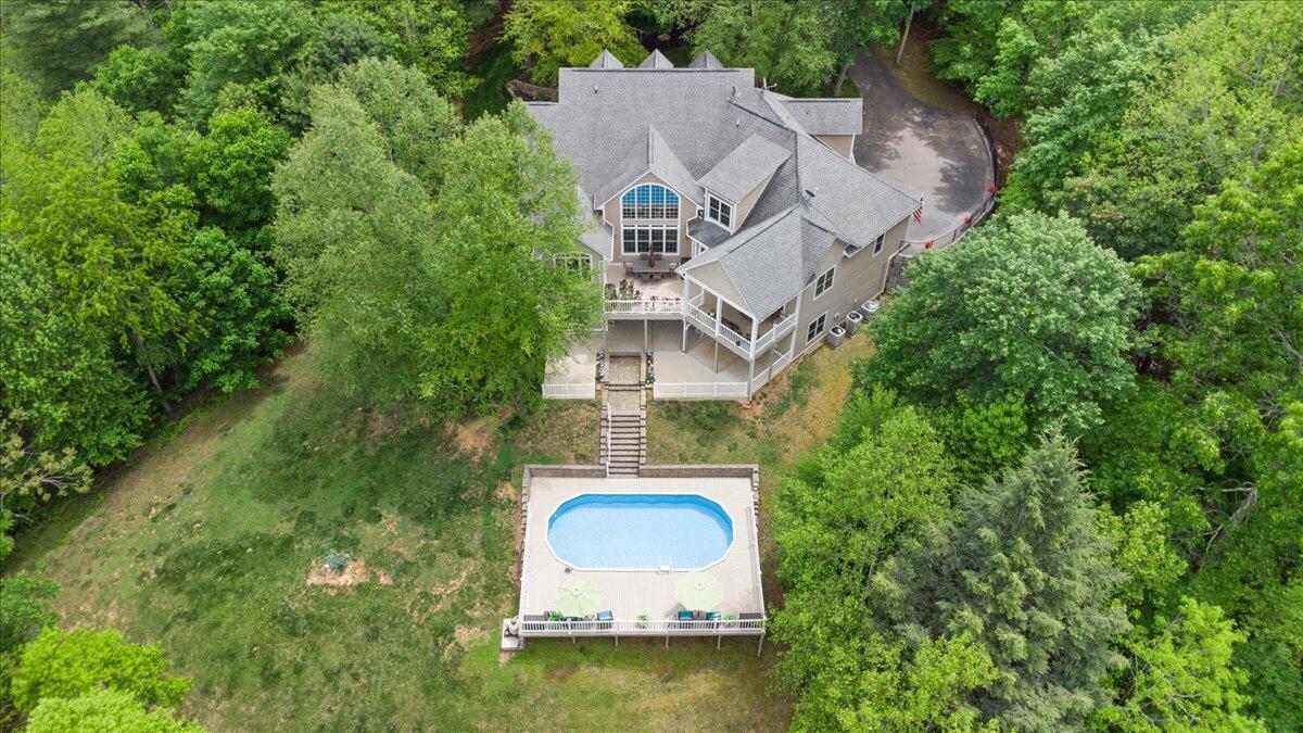 Image 2: Mountain Estate