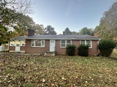 1097 Tree Top LN